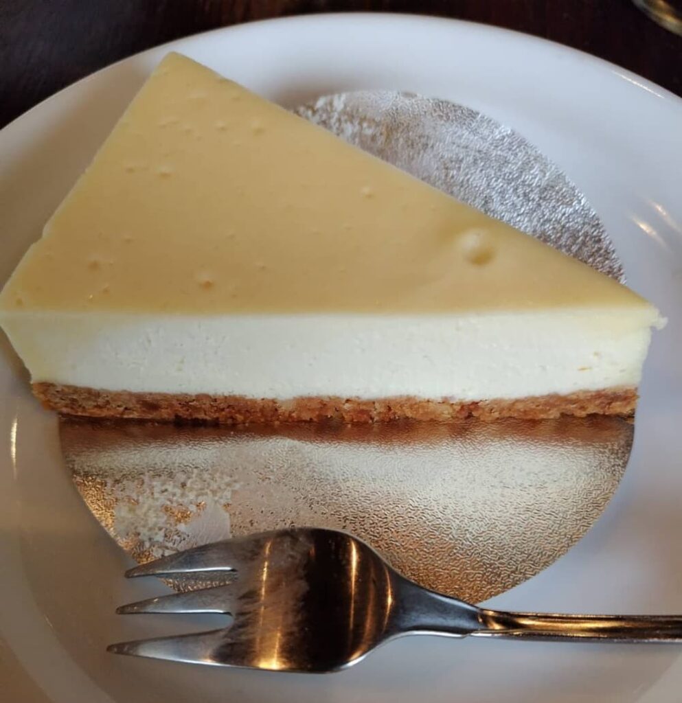 Iris bread & coffeeで注文したチーズケーキの写真
