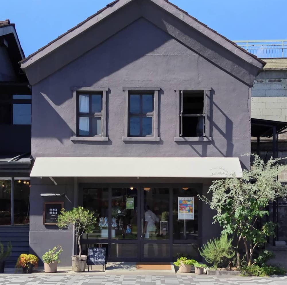 黒磯駅前のベーカリー『Kanel Bread』の外観の写真