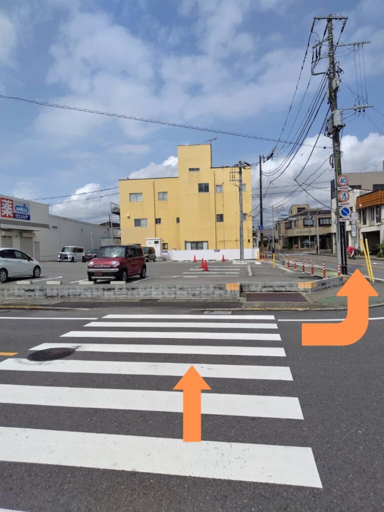 黒磯駅西口自転車駐車場の目の前にある横断歩道の写真