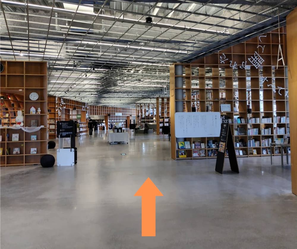 那須塩原市立図書館「みるる」の中に入り、カフェ「モリコーネ」に向かうことを示す写真