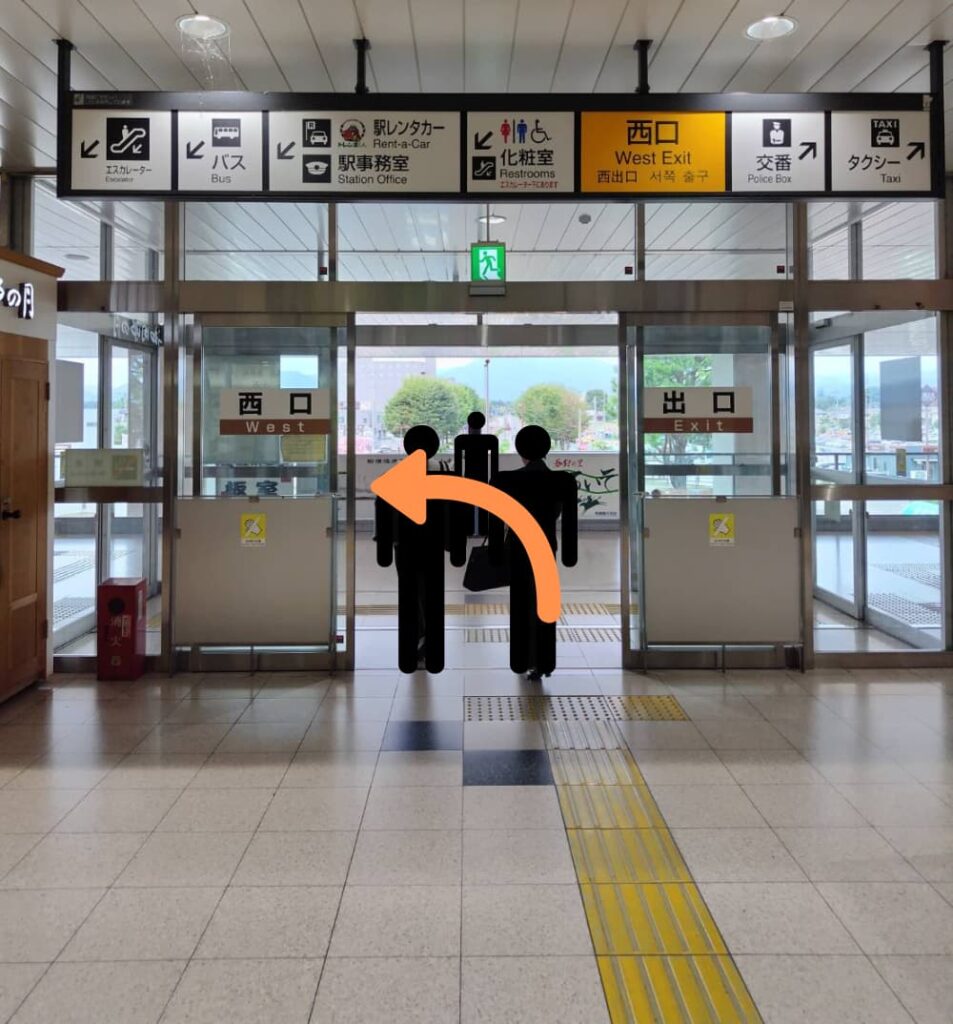 那須塩原駅の西口を左に曲がる写真
