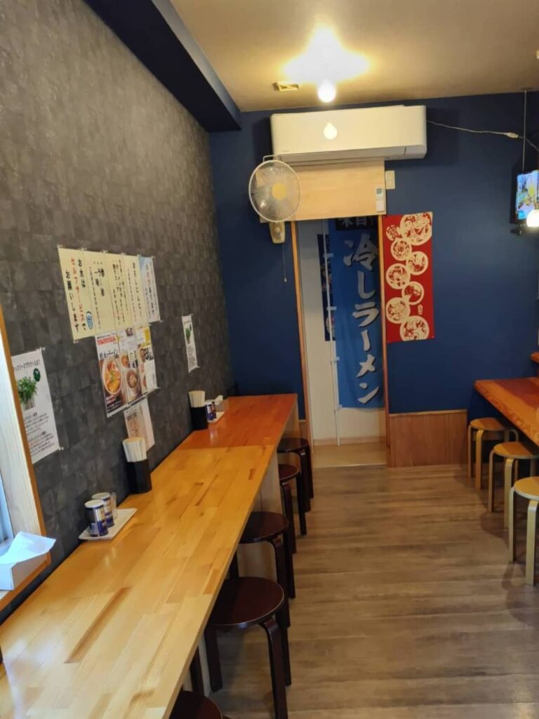 西那須野駅近くのラーメン屋「麺や 英祥」の店内の様子の写真