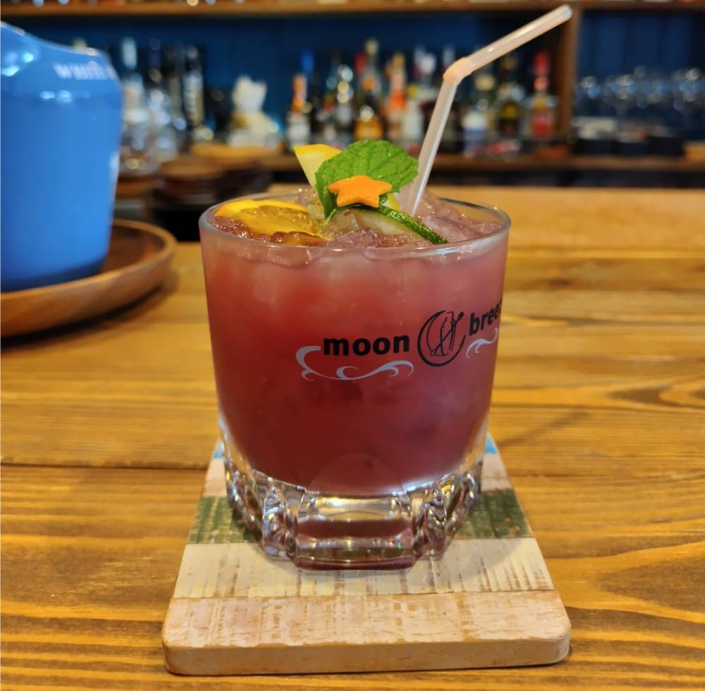 那須塩原駅の近くにある飲食店「moon breeze」の「自家製サングリア」の写真