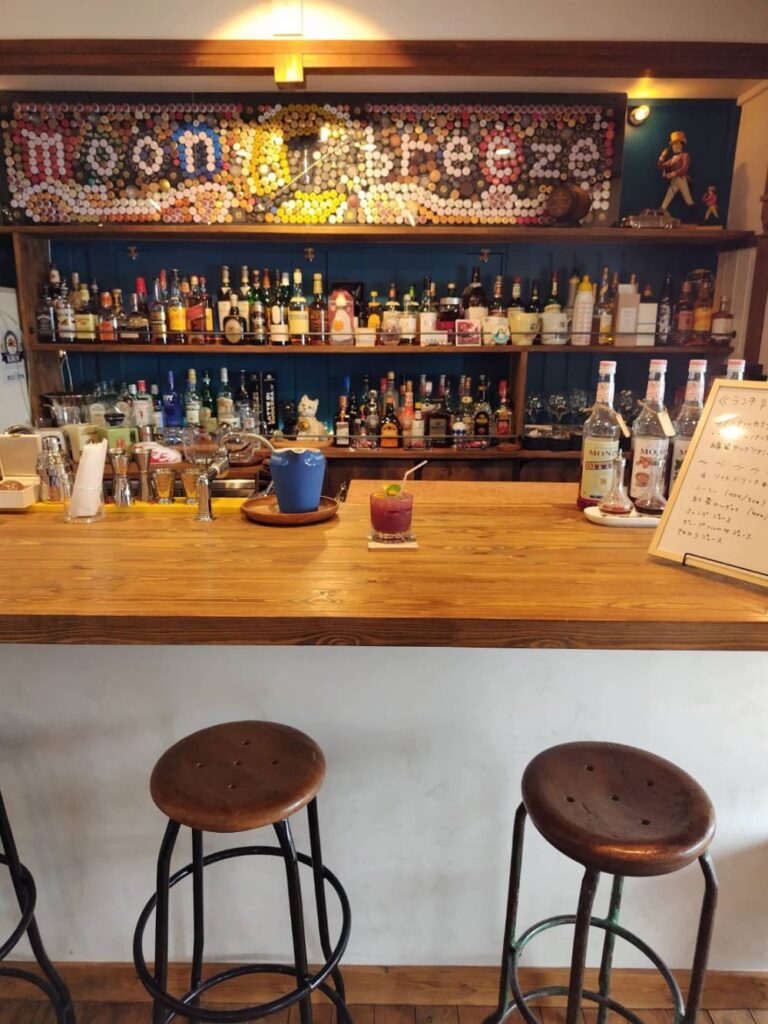 那須塩原駅の近くにある飲食店「moon breeze」の内装の写真1