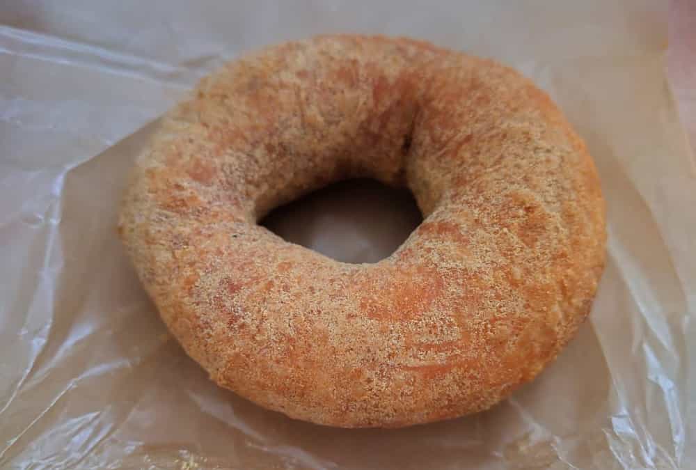 パン屋『RAKUDA』で購入した「かのこドーナッツ」の写真