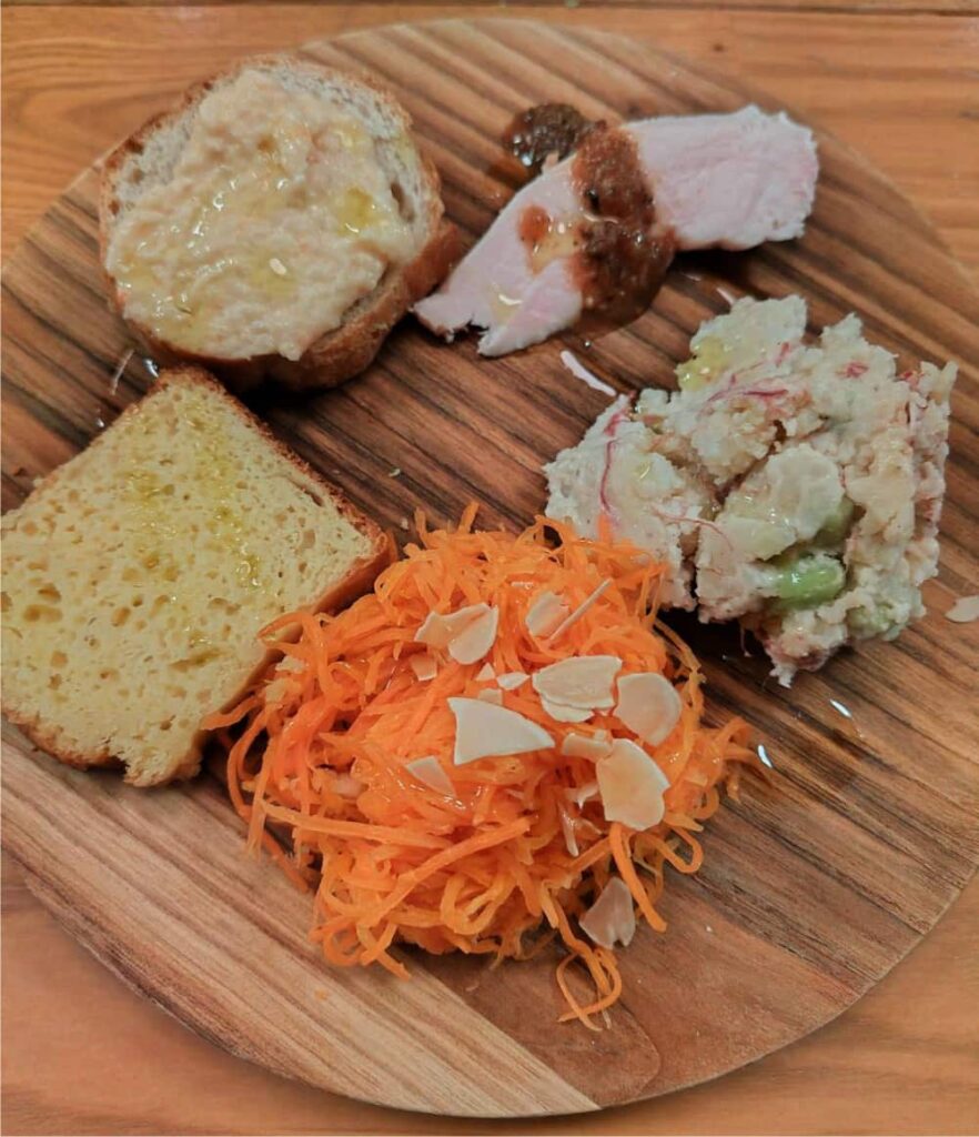 西那須野駅近くにある『ナスシオバル ウニコ』で注文した前菜盛り合わせの写真