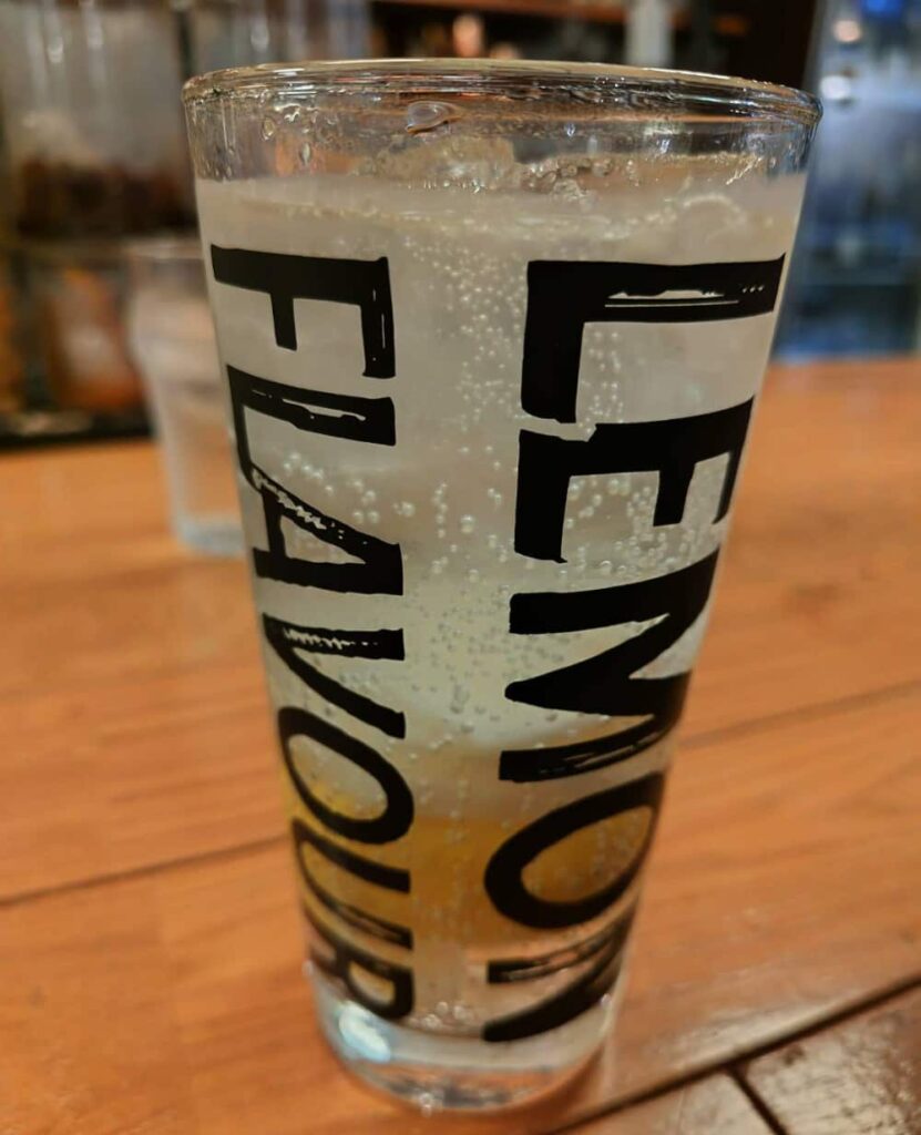 西那須野駅近くにある『ナスシオバル ウニコ』で注文したレモンサワーの写真