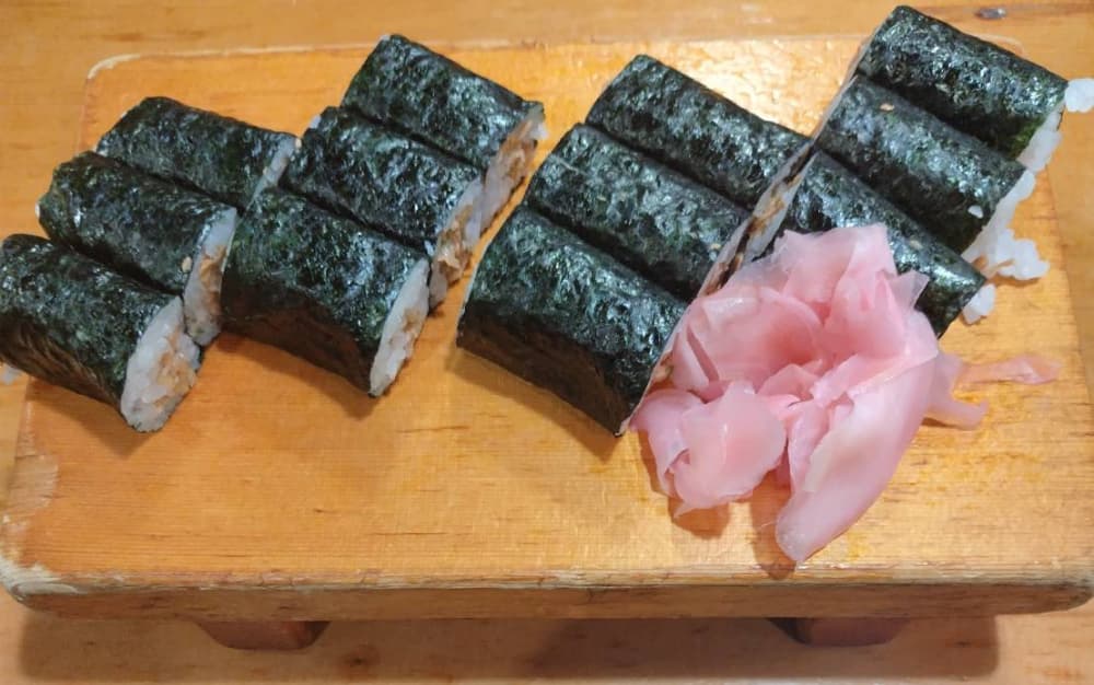 黒磯駅近く江戸前寿司「池寿し」で注文した「納豆巻(3本)」の写真