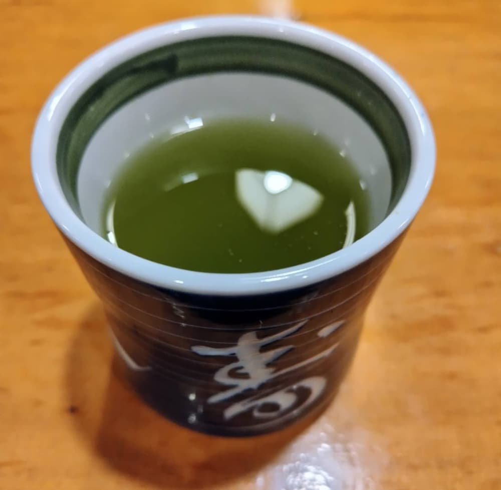 黒磯駅近く江戸前寿司「池寿し」で「アガリ(緑茶)」の写真