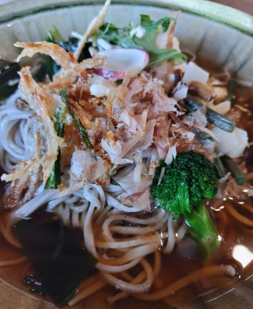 蕎麦屋「生そば　冨陽」で注文した「湯の花そば」の拡大写真