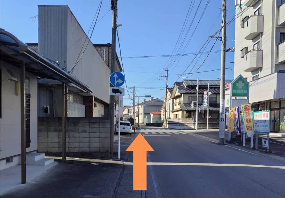 黒磯駅前の「旭通り」から右折して「旧黒羽街道」を直進する様子