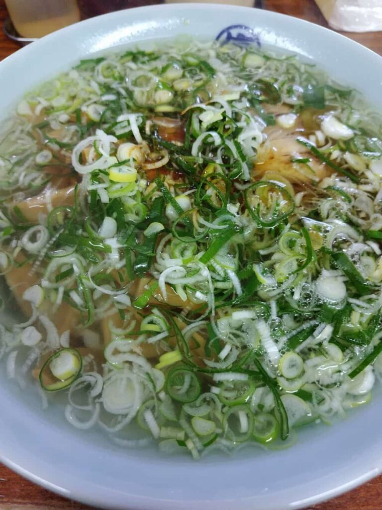 黒磯駅近くのらーめん屋「丸信本家」の「らーめん特盛、ねぎW(ダブル)、メンマW(ダブル)」の写真