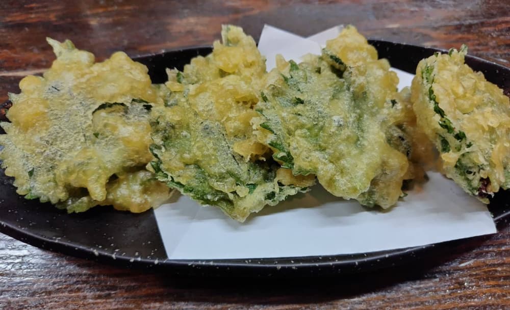 黒磯駅近くの「居酒屋 みこし」の「納豆しそ揚げ」の写真