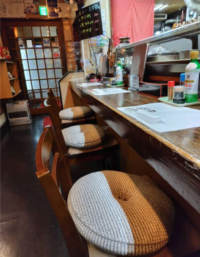黒磯駅近くの「居酒屋 みこし」の店内の様子1