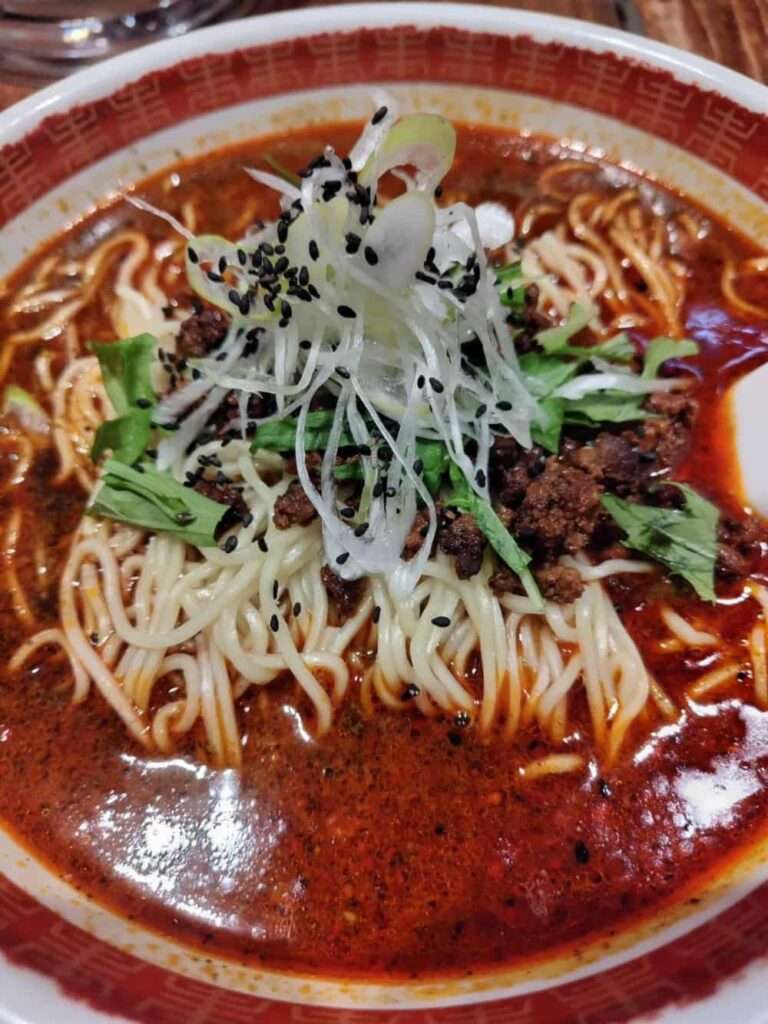 黒磯駅から徒歩4分の担々麺専門店「たんたん亭」で注文した「激辛担々麺大盛り」の写真