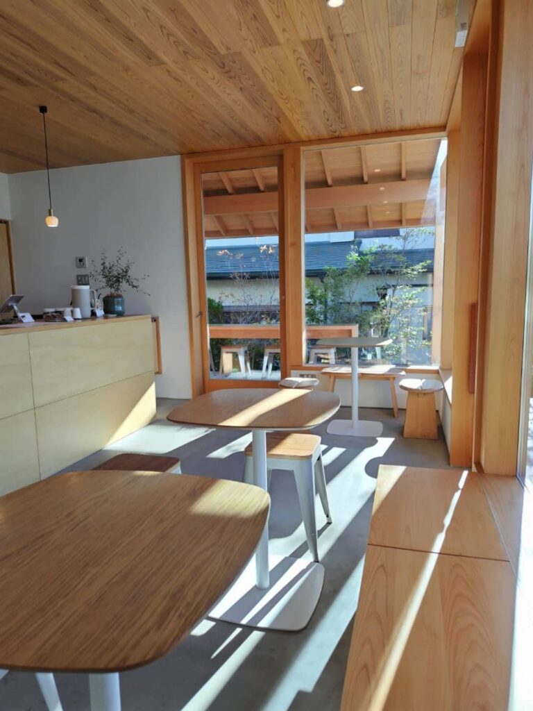 黒磯駅から徒歩10分の所にあるアイスクリーム屋「fil ice cream & coffee」の店内の様子