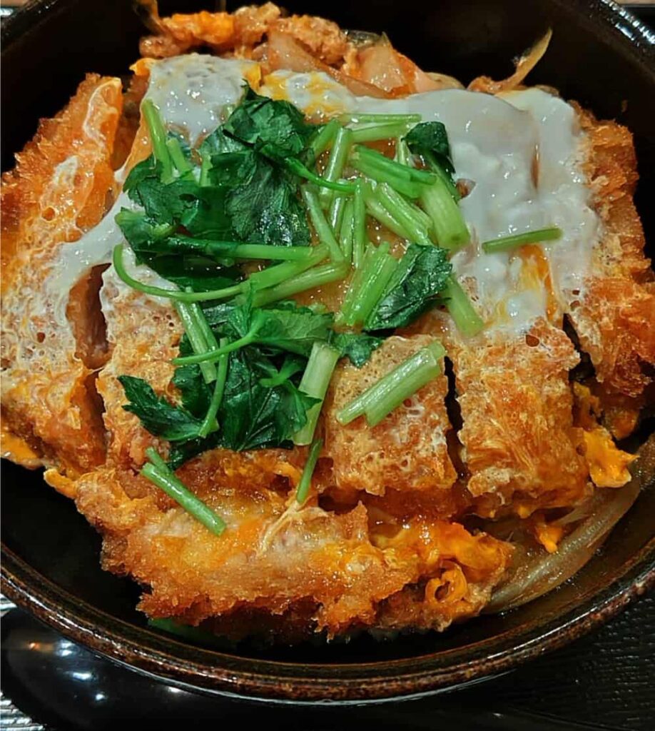 「かつどん柏屋」で注文した「かつどん」の写真