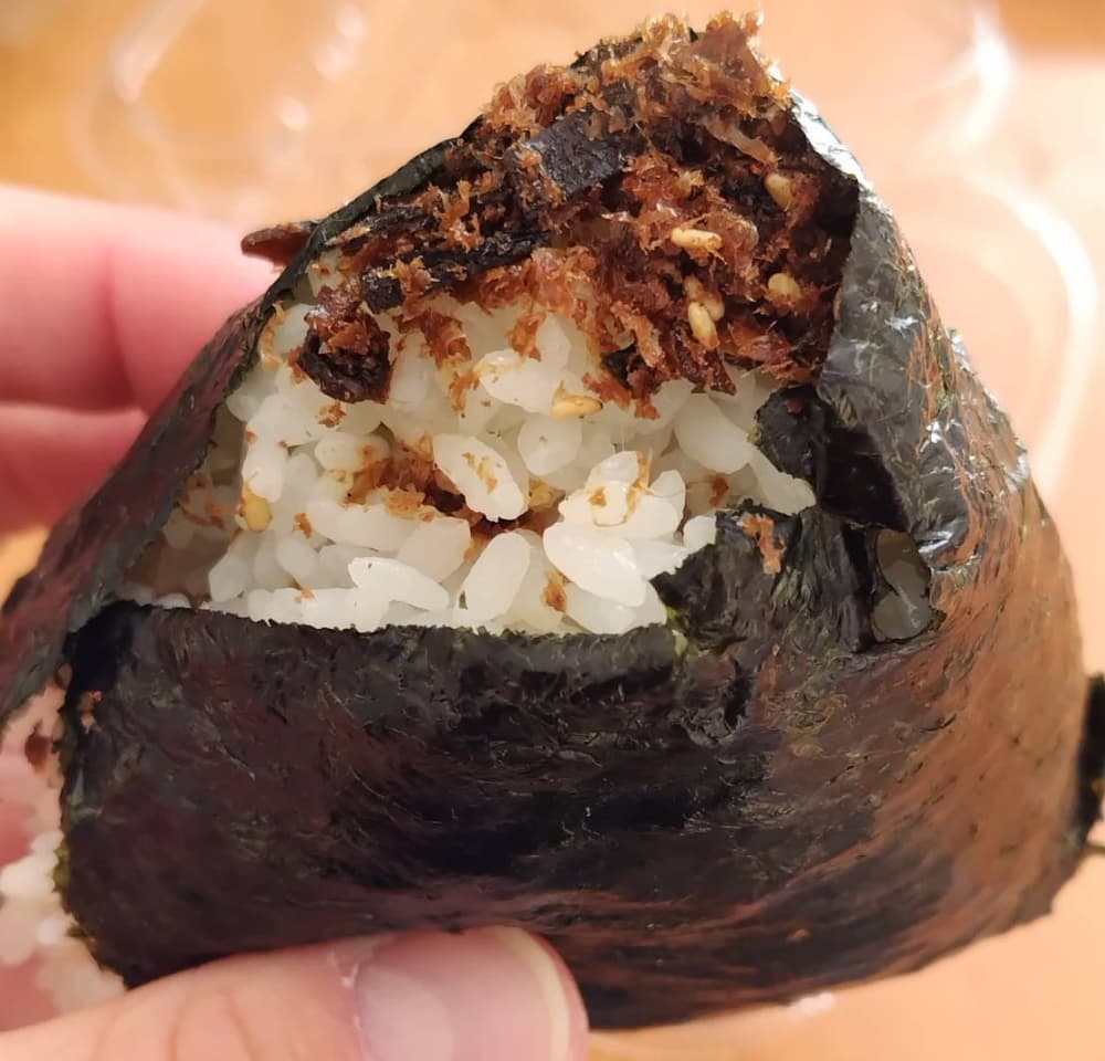 おかか昆布おにぎりの写真