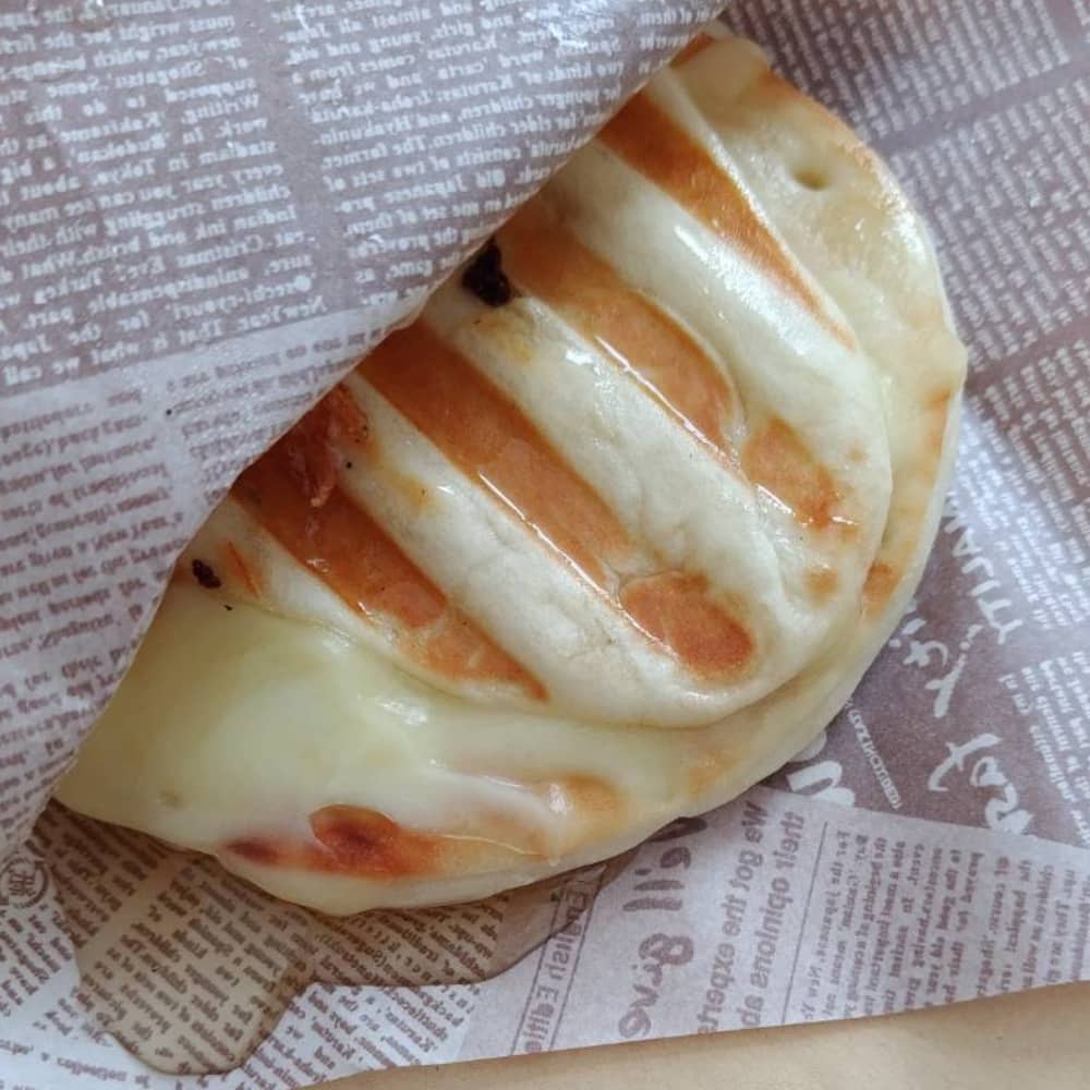 ハニーチーズのナンホットサンドの写真