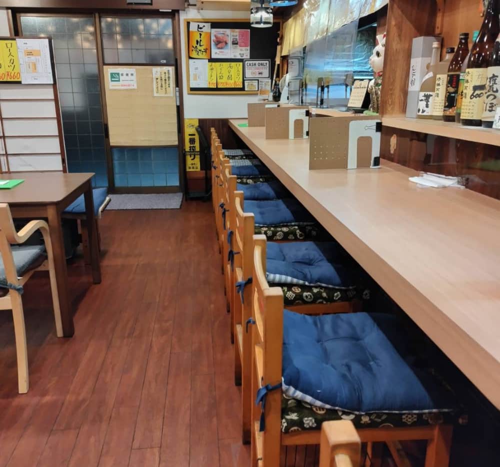 西那須野駅近くの居酒屋「小松食堂」の店内の様子の写真1