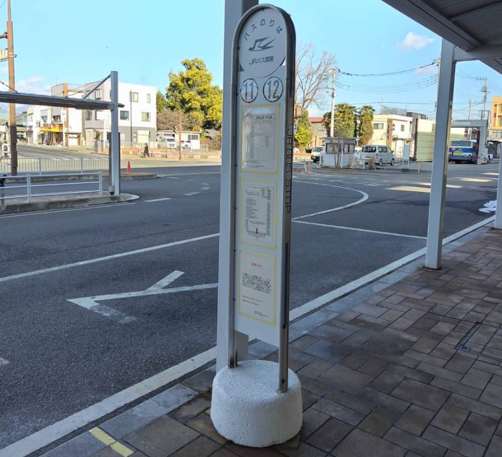 西那須野駅西口にあるバス亭⑪⑫の写真