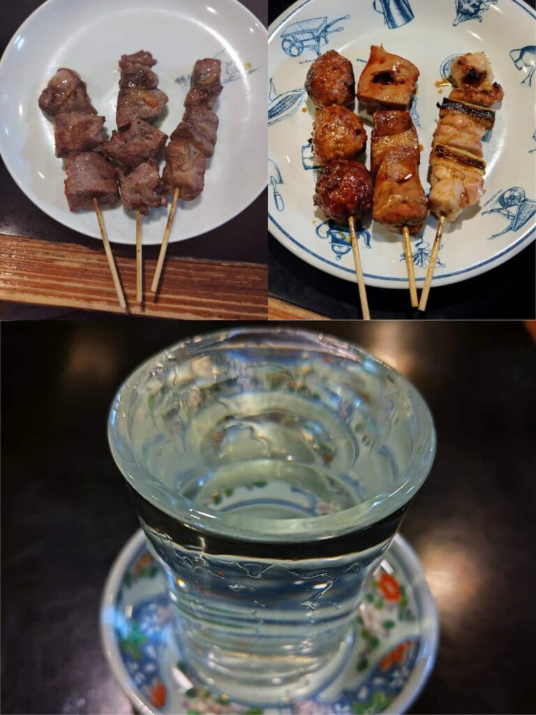 居酒屋「鳥政」で注文した「やきとり」＆「八海山」の写真