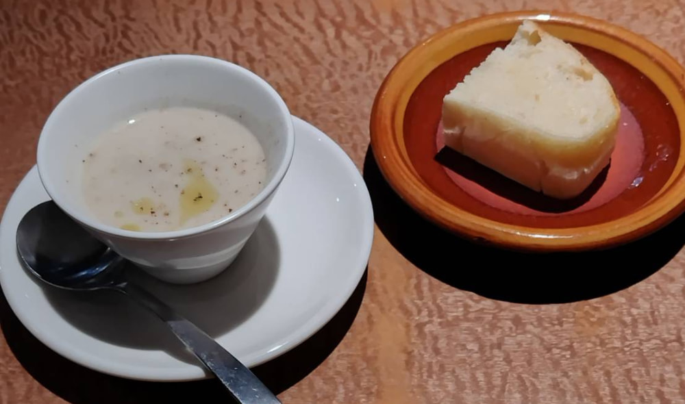 イタリアンレストラン「rustico」の自家製パン＆本日のスープの写真