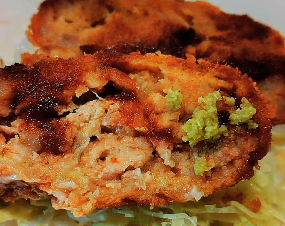 メンチカツにわさびを添えて食べた時の写真