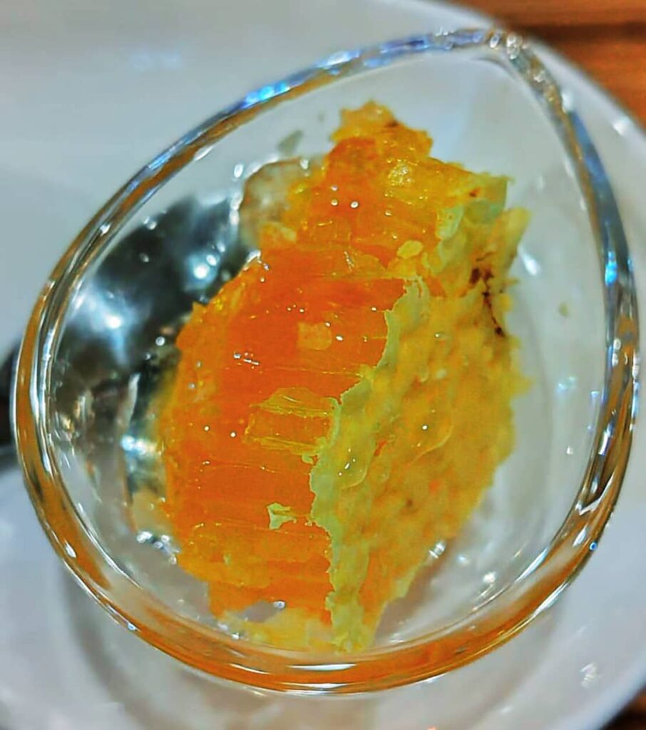 中川養蜂園の日本ミツバチの巣密の写真