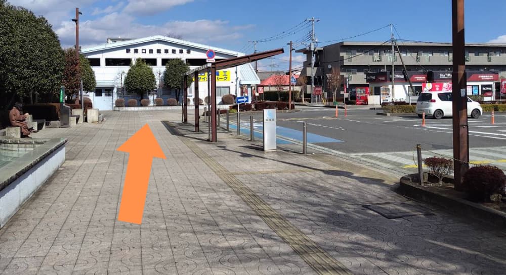 西那須野駅の東口から駐輪場へ向かう写真