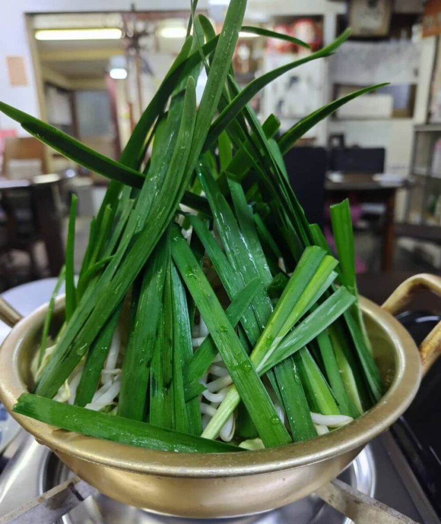 居酒屋「食べごろ」の「博多風牛もつ鍋(小)」の写真