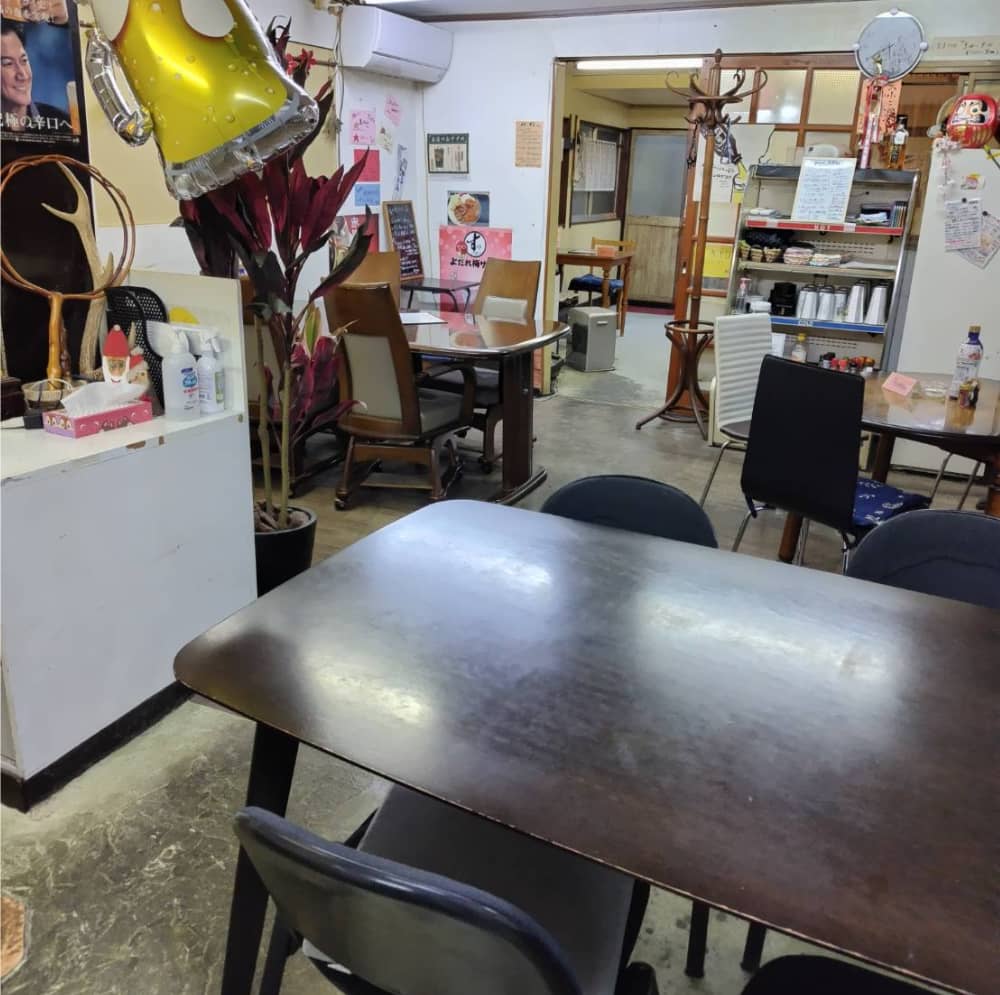 西那須野駅近くの居酒屋「食べごろ」の店内の様子の写真