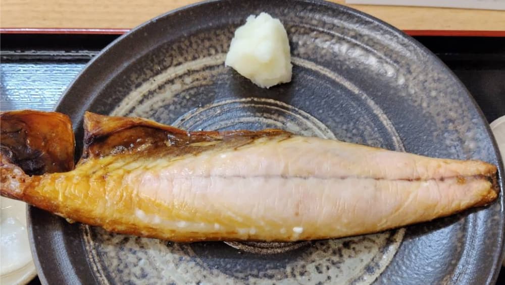 半身の焼き鯖と大根おろし