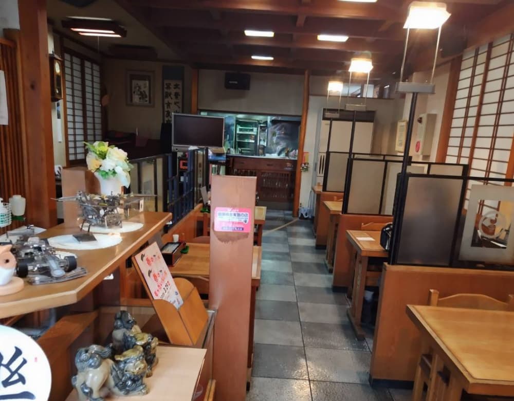 黒磯駅近くのそば屋「そば処　丸山」の店内