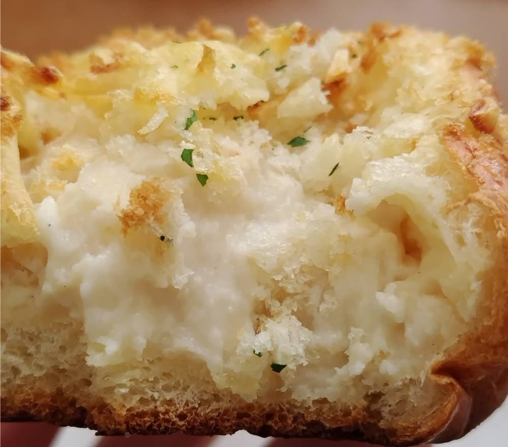 パン屋「malco」で購入した「ズワイガニクリーム」の中身の写真